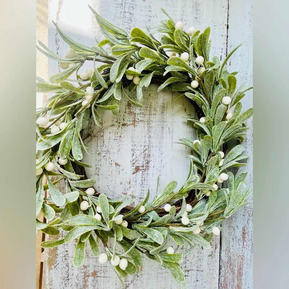*Glittered Mistletoe Wreath